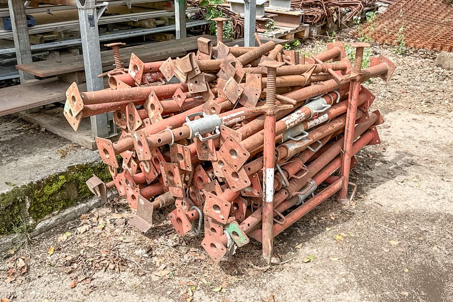 Transportrahmen mit 43 Deckenstehern
